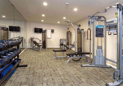 健身中心与健身器材在哈弗福德法院bbin出租在费城，宾夕法尼亚州