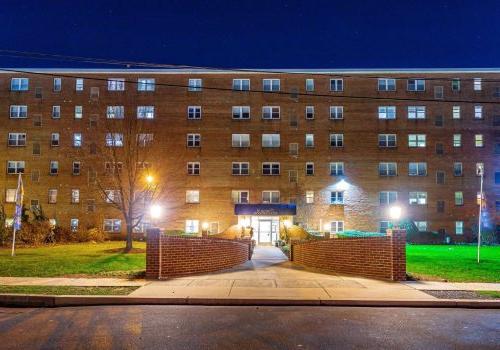Exterior view of Crossings at Stanbridge apartments for rent in Lansdale, PA
