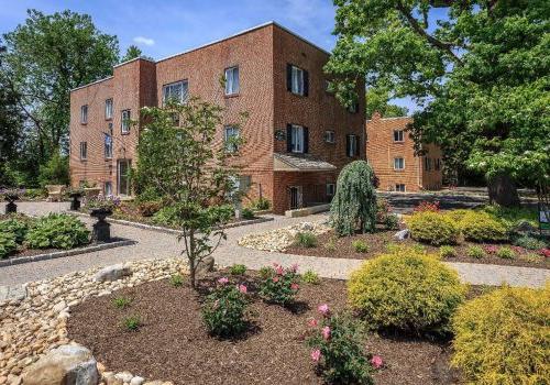 Stunning landscaping and outdoor paving at Overlook apartments for rent in Abington, PA